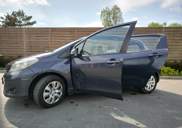 Toyota Yaris cena 23500 przebieg: 203846, rok produkcji 2012 z Otwock małe 121